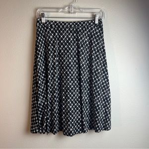 Gilli medium black and white pattern a-line skirt